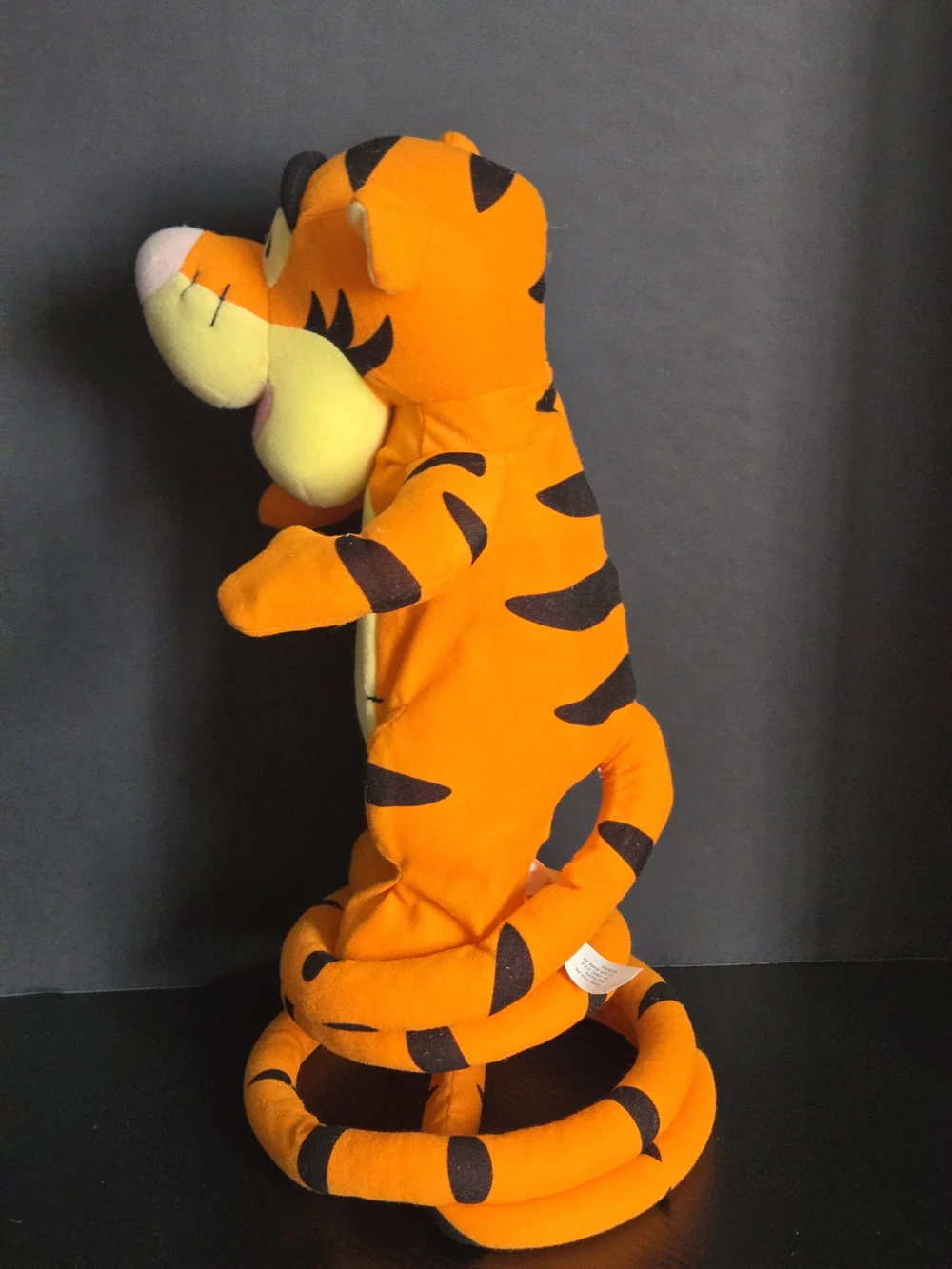 Tigger Disney VTG Fisher-Price 2005 Turbo Tail Bounces/Sings/Talks & Works